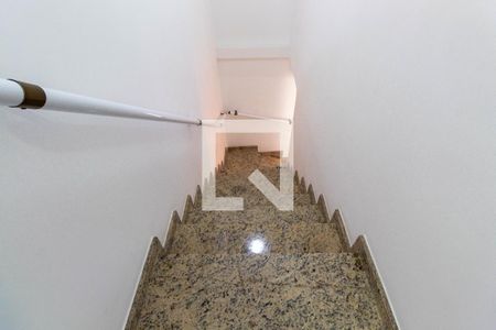 Casa à venda com 150m², 3 quartos e 6 vagasEscada