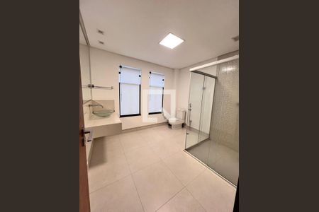 Casa à venda com 600m², 5 quartos e 4 vagasBanheiro da Suíte 1