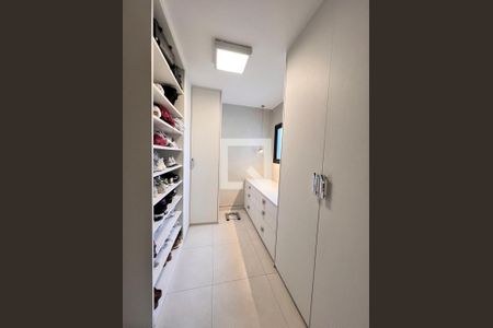 Casa à venda com 600m², 5 quartos e 4 vagasCloset