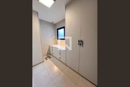 Closet de casa à venda com 5 quartos, 600m² em Vila Inah, São Paulo