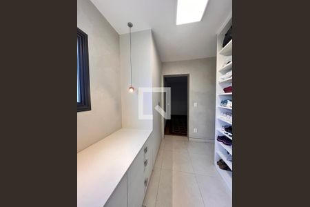 Closet de casa à venda com 5 quartos, 600m² em Vila Inah, São Paulo