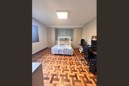 Casa à venda com 600m², 5 quartos e 4 vagasSuíte 1