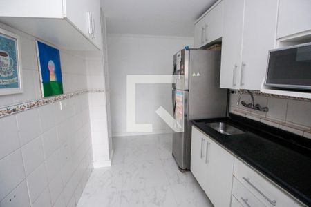 Cozinha de apartamento à venda com 2 quartos, 75m² em Vila Suzana, São Paulo