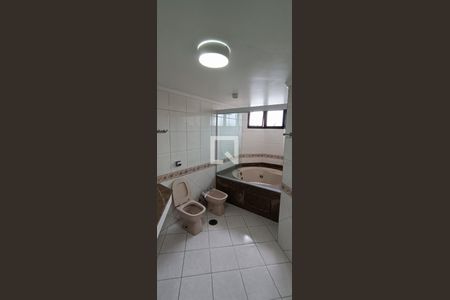 Apartamento para alugar com 240m², 4 quartos e 4 vagas Apartamento para alugar com 240m², 4 quartos e 4 vagasBanheiro Suíte Master