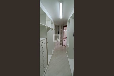 Apartamento para alugar com 240m², 4 quartos e 4 vagas Apartamento para alugar com 240m², 4 quartos e 4 vagasCloset Suíte Master
