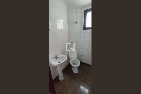 Apartamento para alugar com 240m², 4 quartos e 4 vagas Apartamento para alugar com 240m², 4 quartos e 4 vagasBanheiro de serviço