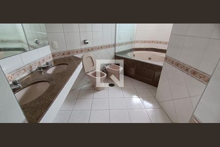 Apartamento para alugar com 240m², 4 quartos e 4 vagas Apartamento para alugar com 240m², 4 quartos e 4 vagasBanheiro Suíte Master