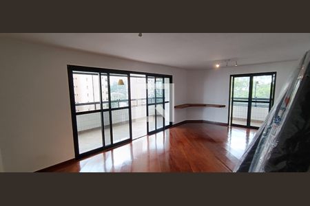 Apartamento para alugar com 240m², 4 quartos e 4 vagas Apartamento para alugar com 240m², 4 quartos e 4 vagasSala