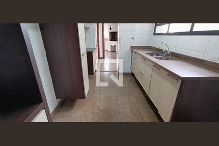 Apartamento para alugar com 240m², 4 quartos e 4 vagas Apartamento para alugar com 240m², 4 quartos e 4 vagasCozinha