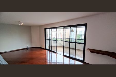 Apartamento para alugar com 240m², 4 quartos e 4 vagas Apartamento para alugar com 240m², 4 quartos e 4 vagasSala