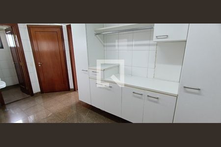 Apartamento para alugar com 240m², 4 quartos e 4 vagas Apartamento para alugar com 240m², 4 quartos e 4 vagasÁrea de Serviço