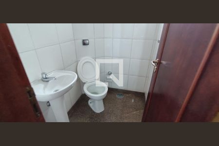 Apartamento para alugar com 240m², 4 quartos e 4 vagas Apartamento para alugar com 240m², 4 quartos e 4 vagasBanheiro de serviço