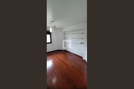 Apartamento para alugar com 240m², 4 quartos e 4 vagas Apartamento para alugar com 240m², 4 quartos e 4 vagasQuarto