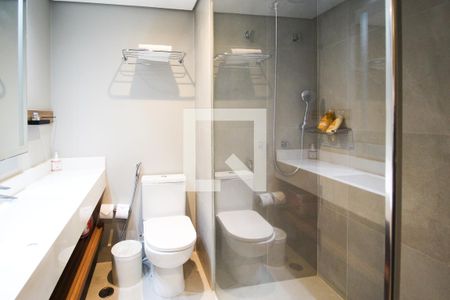 Banheiro de kitnet/studio para alugar com 1 quarto, 34m² em Itaim Bibi, São Paulo
