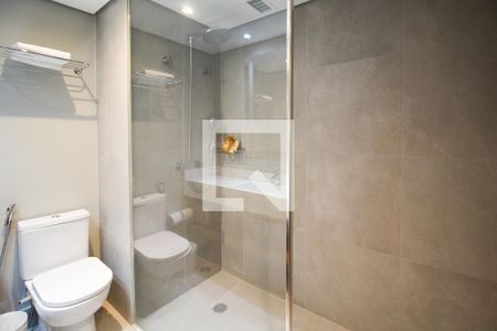Banheiro de kitnet/studio para alugar com 1 quarto, 34m² em Itaim Bibi, São Paulo