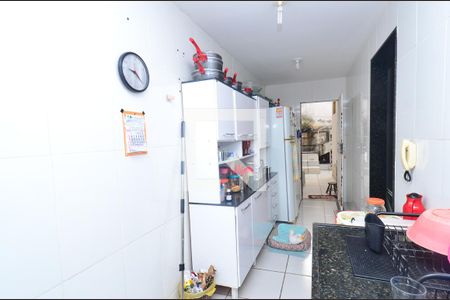 Casa à venda com 459m², 4 quartos e 2 vagasCozinha 