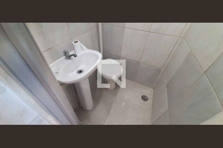 Banheiro de casa para alugar com 1 quarto, 44m² em Jardim Roberto, Osasco