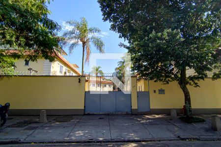 Casa à venda com 109m², 3 quartos e 2 vagasFachada