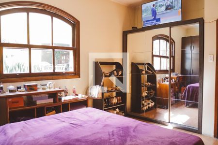 Casa à venda com 330m², 4 quartos e 4 vagas Casa à venda com 330m², 4 quartos e 4 vagasQuarto Suíte