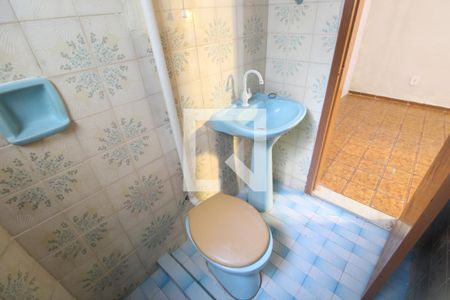 Banheiro de kitnet/studio para alugar com 1 quarto, 24m² em Irajá, Rio de Janeiro