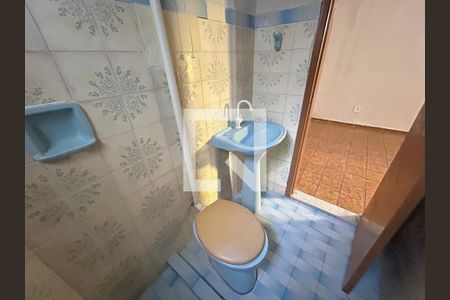 Banheiro de kitnet/studio para alugar com 1 quarto, 24m² em Irajá, Rio de Janeiro