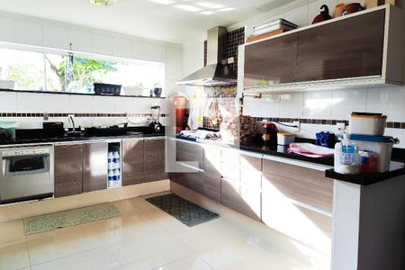 Casa à venda com 180m², 3 quartos e 2 vagasCozinha