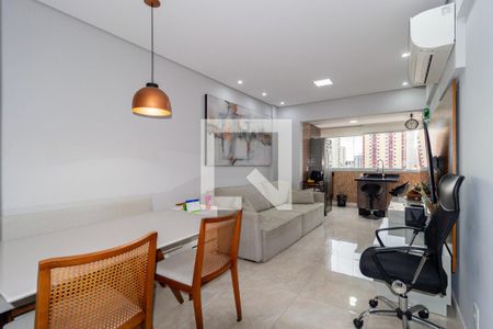 Sala de apartamento à venda com 2 quartos, 70m² em Vila Bertioga, São Paulo