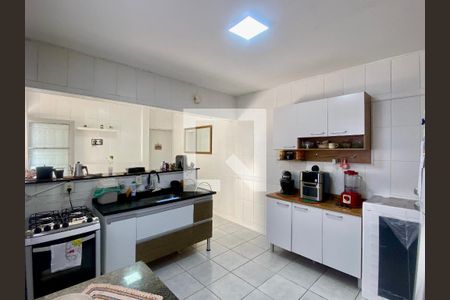 Casa à venda com 345m², 3 quartos e 4 vagasCozinha