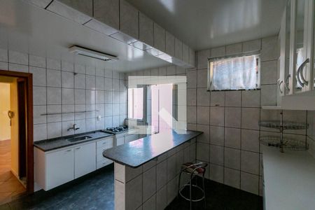 Casa à venda com 350m², 4 quartos e 3 vagas Casa à venda com 350m², 4 quartos e 3 vagasCozinha