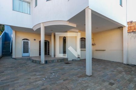 Casa à venda com 350m², 4 quartos e 3 vagas Casa à venda com 350m², 4 quartos e 3 vagasÁrea Externa