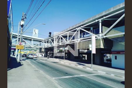 Estação Jardim Silveira de casa para alugar com 3 quartos, 242m² em Jardim Silveira, Barueri