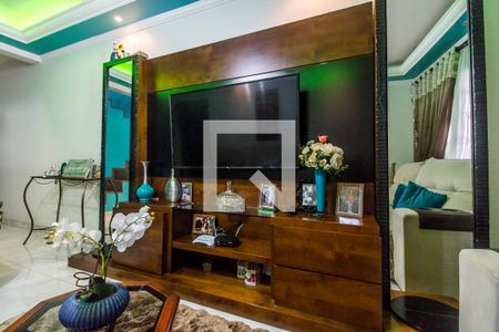 Sala de TV de casa à venda com 3 quartos, 242m² em Jardim Silveira, Barueri