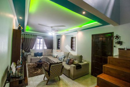 Sala de TV de casa à venda com 3 quartos, 242m² em Jardim Silveira, Barueri