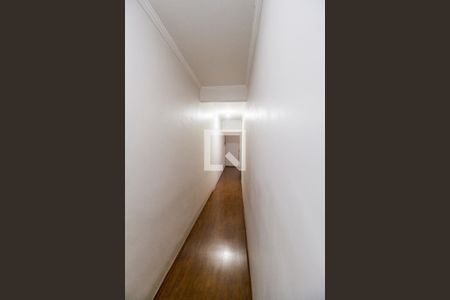 Corredor de casa para alugar com 3 quartos, 242m² em Jardim Silveira, Barueri