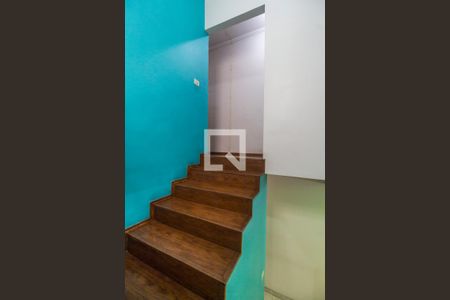 Escada de casa à venda com 3 quartos, 242m² em Jardim Silveira, Barueri