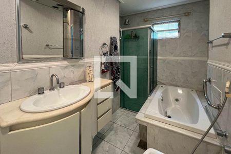 Banheiro de apartamento à venda com 4 quartos, 184m² em Sion, Belo Horizonte