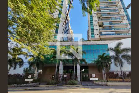 Apartamento à venda com 65m², 2 quartos e 1 vagaFachada e portaria