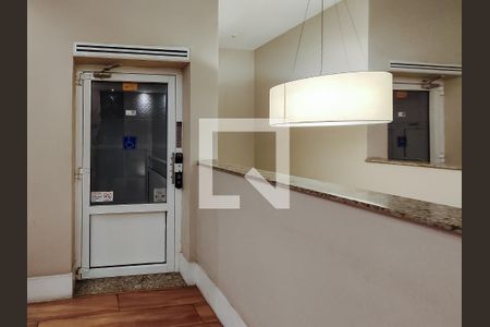 Apartamento à venda com 65m², 2 quartos e 1 vagaFachada e portaria