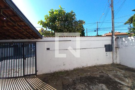 Vista da sala de casa à venda com 4 quartos, 200m² em Jardim do Lago, Campinas