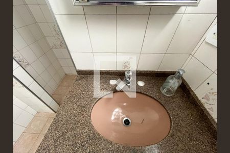 Casa à venda com 92m², 2 quartos e 2 vagasBanheiro