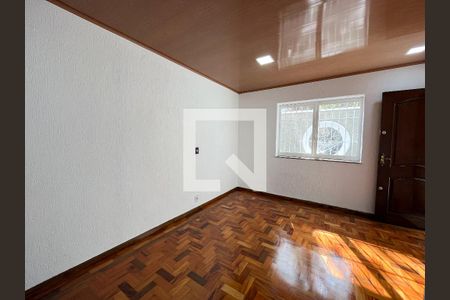 Casa à venda com 92m², 2 quartos e 2 vagasSala