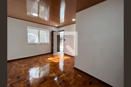 Casa à venda com 92m², 2 quartos e 2 vagasSala