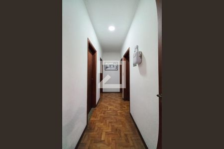 Corredor  de casa à venda com 4 quartos, 293m² em Vila Maria, Campinas