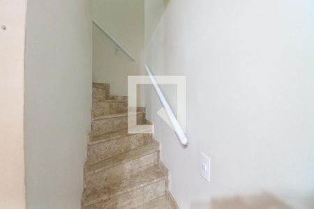Escada de casa de condomínio para alugar com 3 quartos, 80m² em Jd Maria Eugenia, Campinas
