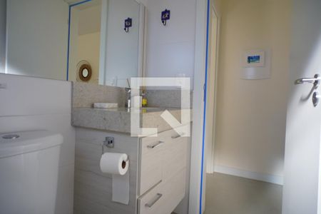 Banheiro de apartamento para alugar com 1 quarto, 78m² em Rio Tavares, Florianópolis