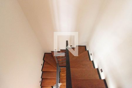 Escadas de apartamento para alugar com 2 quartos, 84m² em Vila Dom Pedro I, São Paulo
