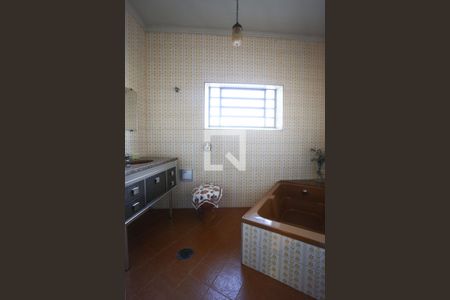 Casa à venda com 170m², 3 quartos e 4 vagasBanheiro 2