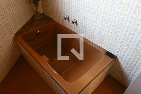 Casa à venda com 170m², 3 quartos e 4 vagasBanheiro 2