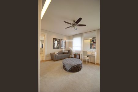 Casa de condomínio à venda com 805m², 4 quartos e 4 vagasCloset da suíte 1