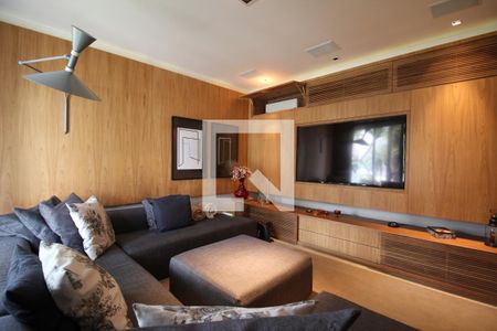 Sala de TV de casa de condomínio à venda com 4 quartos, 805m² em Condomínio Melville (tamboré), Santana de Parnaíba